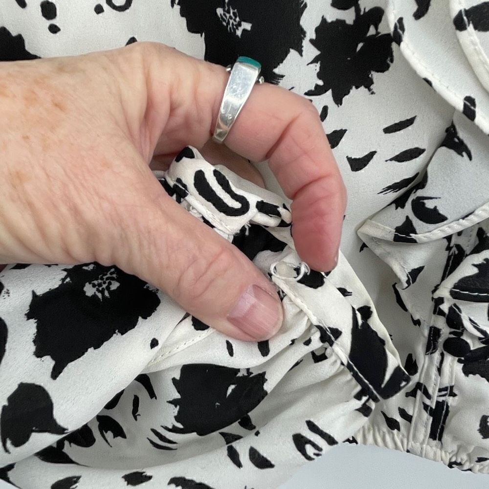 ASTR The Label Cream Black Floral Printed Long Sleeve Blouse Size Small - Picture 3 of 7